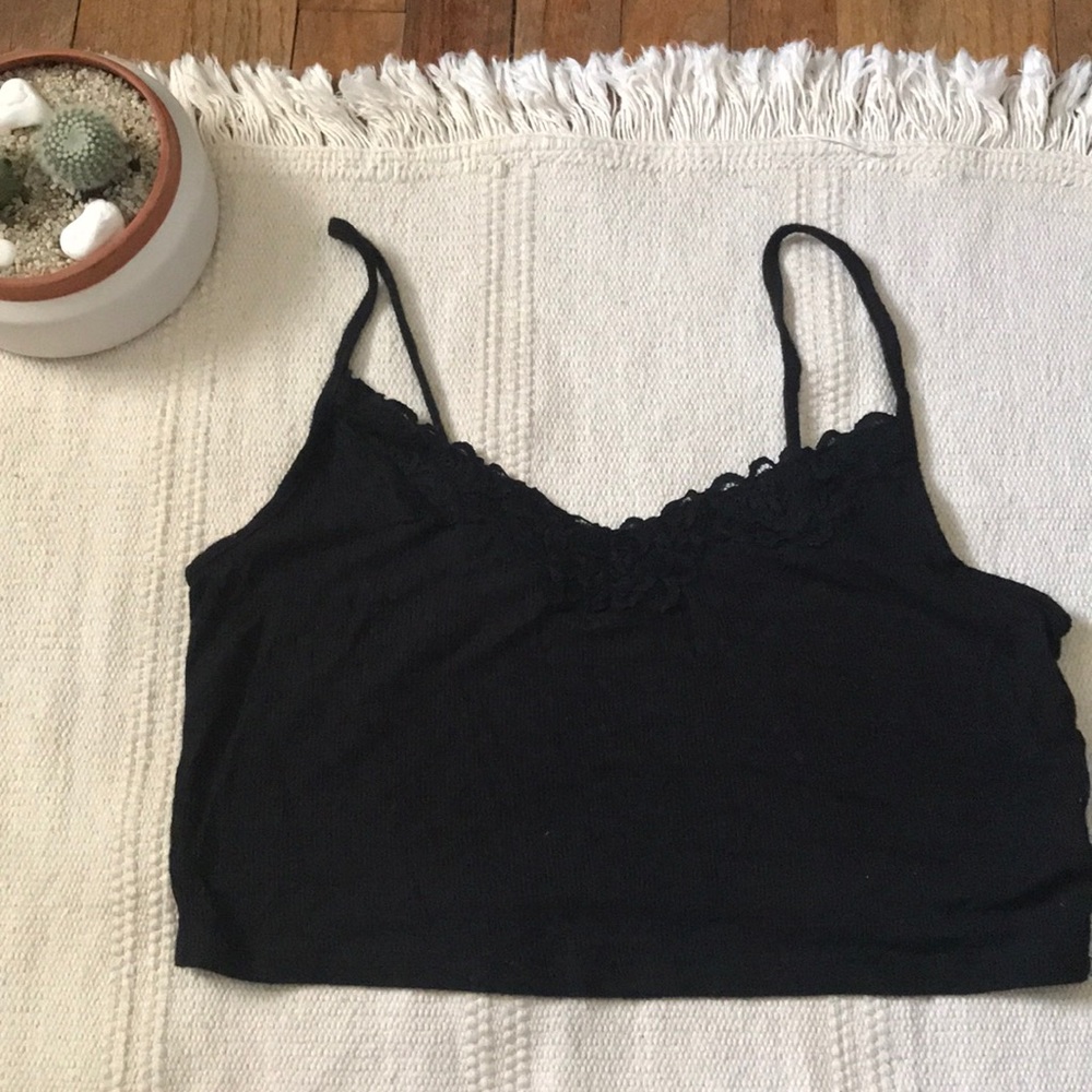 LACE DETAIL CROP TANK